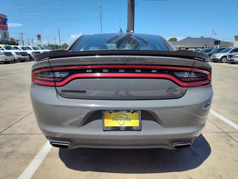 Used 2017 Dodge Charger SXT w/ Plus Group RWD image 5