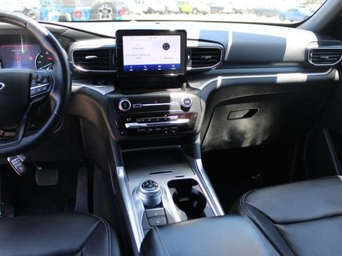 Used 2020 Ford Explorer XLT w/ Equipment Group 202A AWD/4WD image 15
