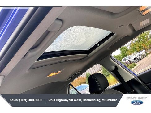 Used 2023 Hyundai Venue SEL FWD image 16