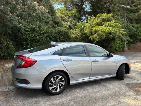 Used 2017 Honda Civic EX image 5