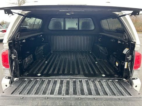 Used 2017 Toyota Tacoma Limited w/ Tow Package image 16