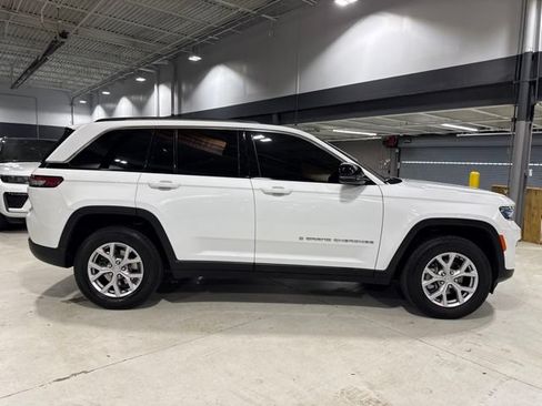 Certified 2022 Jeep Grand Cherokee Limited AWD/4WD image 16