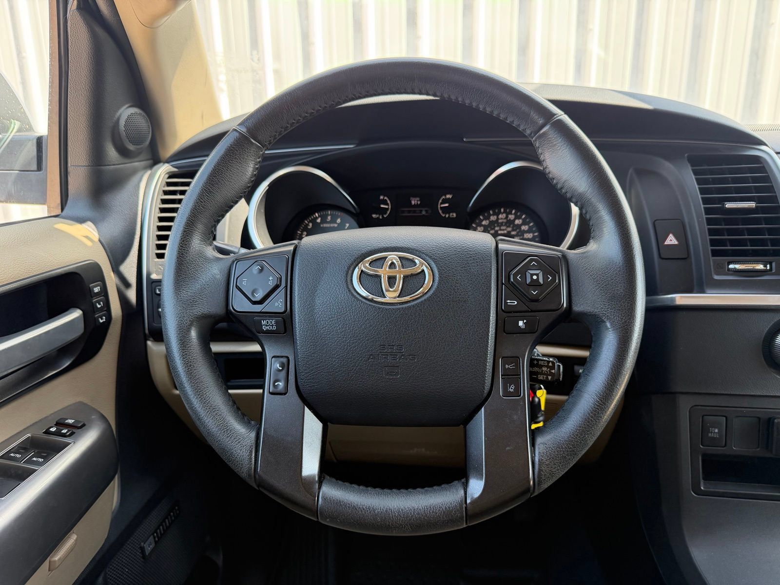 Used 2018 Toyota Sequoia Limited w/ Safety & Convenience Package RWD image 10