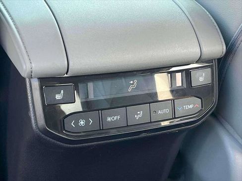 Certified 2022 Toyota Highlander Platinum image 16