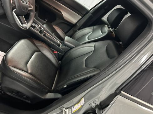 Used 2024 Jeep Compass Latitude image 11