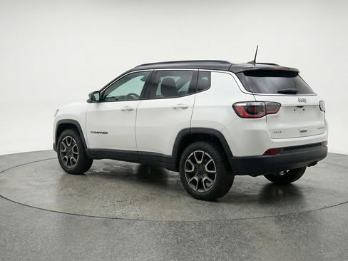 Used 2025 Jeep Compass Trailhawk AWD/4WD image 6