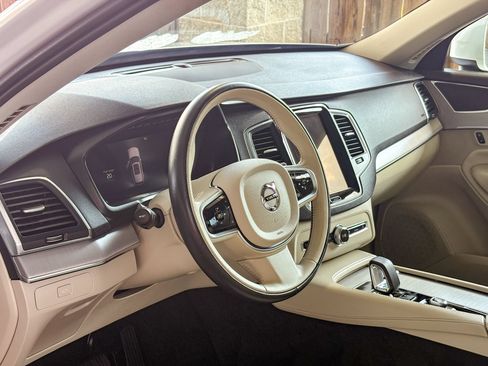 Used 2025 Volvo XC90 B5 Core AWD/4WD image 22