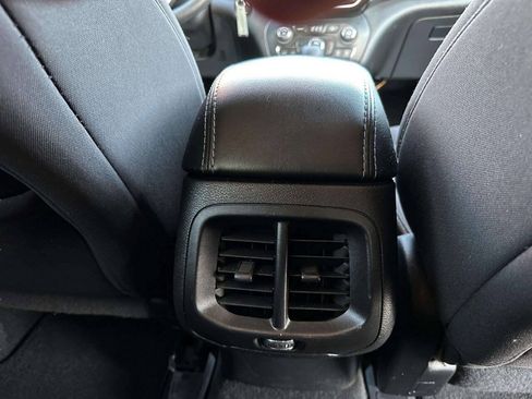 Used 2020 Jeep Cherokee Latitude FWD image 22