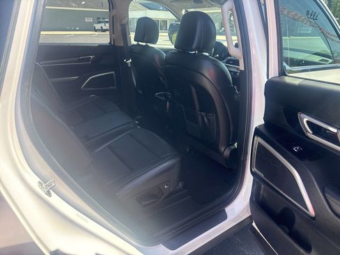 Used 2020 Kia Telluride LX AWD/4WD image 25