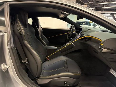 Used 2021 Ferrari Roma RWD image 30