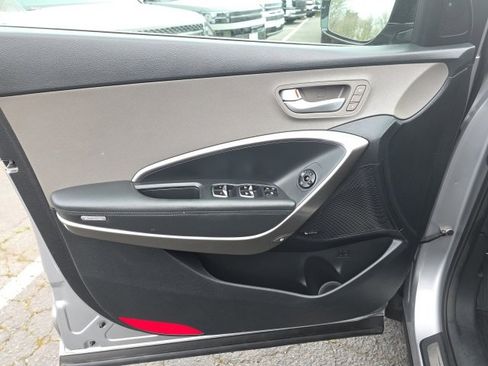 Used 2017 Hyundai Santa Fe SE image 8