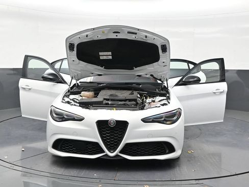 Used 2024 Alfa Romeo Giulia Veloce RWD image 33