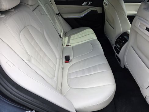 Used 2022 BMW X5 xDrive40i w/ Premium Package AWD/4WD image 5