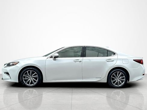 Used 2017 Lexus ES 300h w/ Navigation System Package FWD image 2