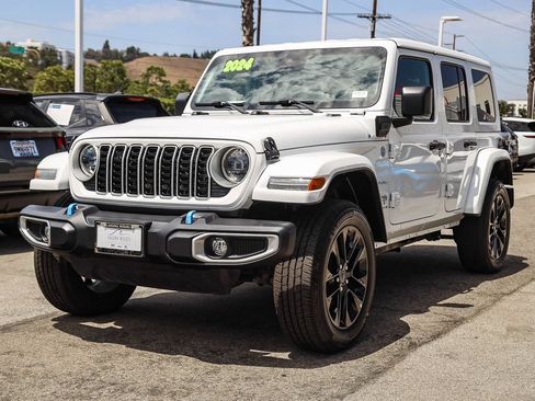 Used 2024 Jeep Wrangler Unlimited Sahara AWD/4WD image 3