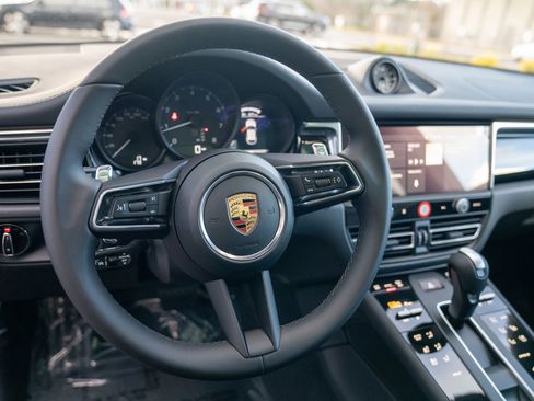 New 2026 Porsche Macan image 15