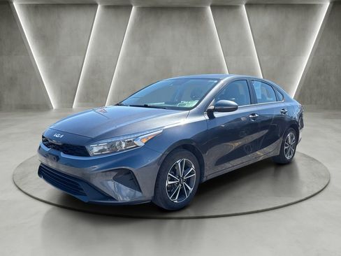 Used 2023 Kia Forte LXS w/ LXS Technology Package FWD image 3