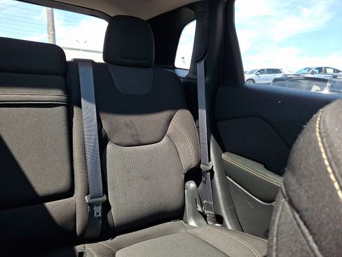 Used 2016 Jeep Cherokee Latitude w/ Comfort/Convenience Group AWD/4WD image 16