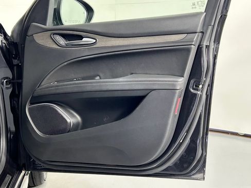Used 2023 Alfa Romeo Stelvio Ti AWD/4WD image 9
