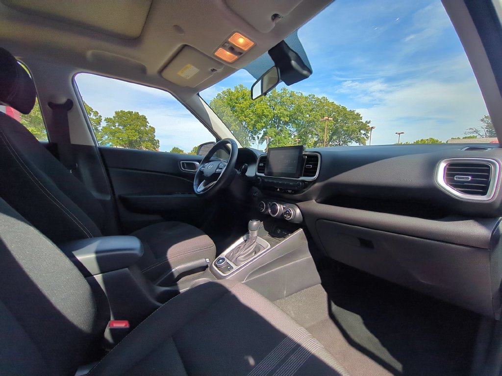 Used 2026 Hyundai Venue SEL FWD image 31