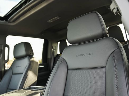 New 2026 GMC Sierra 3500 Denali w/ Denali Reserve Package image 18