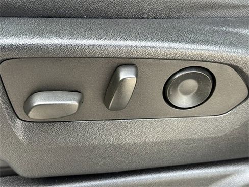 Used 2022 Chevrolet Suburban High Country image 24