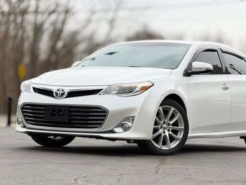 Used 2013 Toyota Avalon XLE Touring image 2
