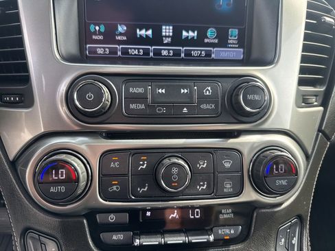 Used 2018 Chevrolet Suburban LT AWD/4WD image 38