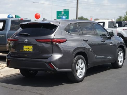 Used 2021 Toyota Highlander L FWD image 6