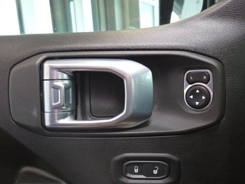 Used 2022 Jeep Gladiator Sport image 14