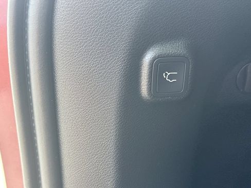Used 2021 Jeep Cherokee Latitude Lux w/ Comfort/Convenience Group AWD/4WD image 19