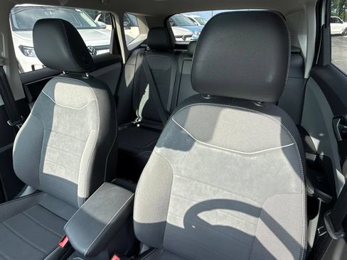 Used 2023 Volkswagen Taos SE w/ Panoramic Sunroof Package AWD/4WD image 14