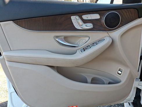 Used 2019 Mercedes-Benz GLC 300 GLC 300 image 13