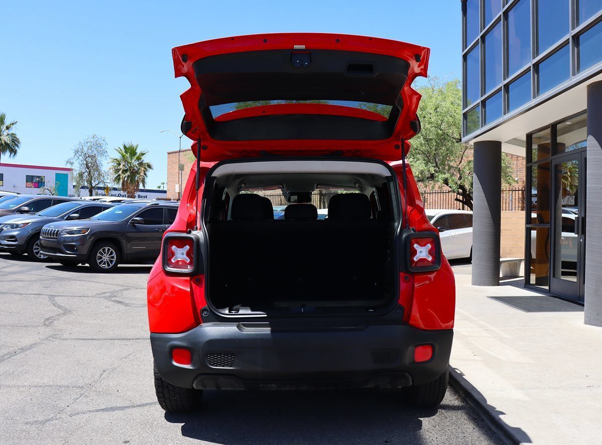 Used 2018 Jeep Renegade Latitude FWD image 22