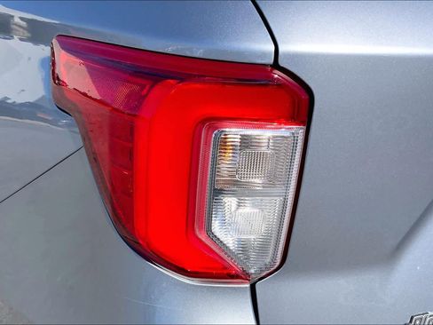 Used 2020 Ford Explorer XLT image 29