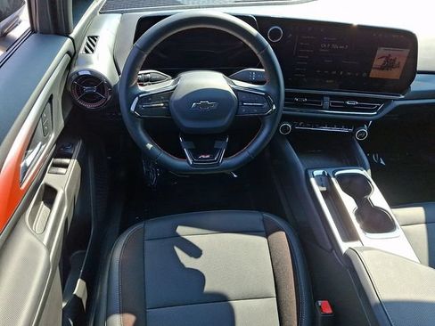 Used 2025 Chevrolet Equinox EV RS FWD image 13