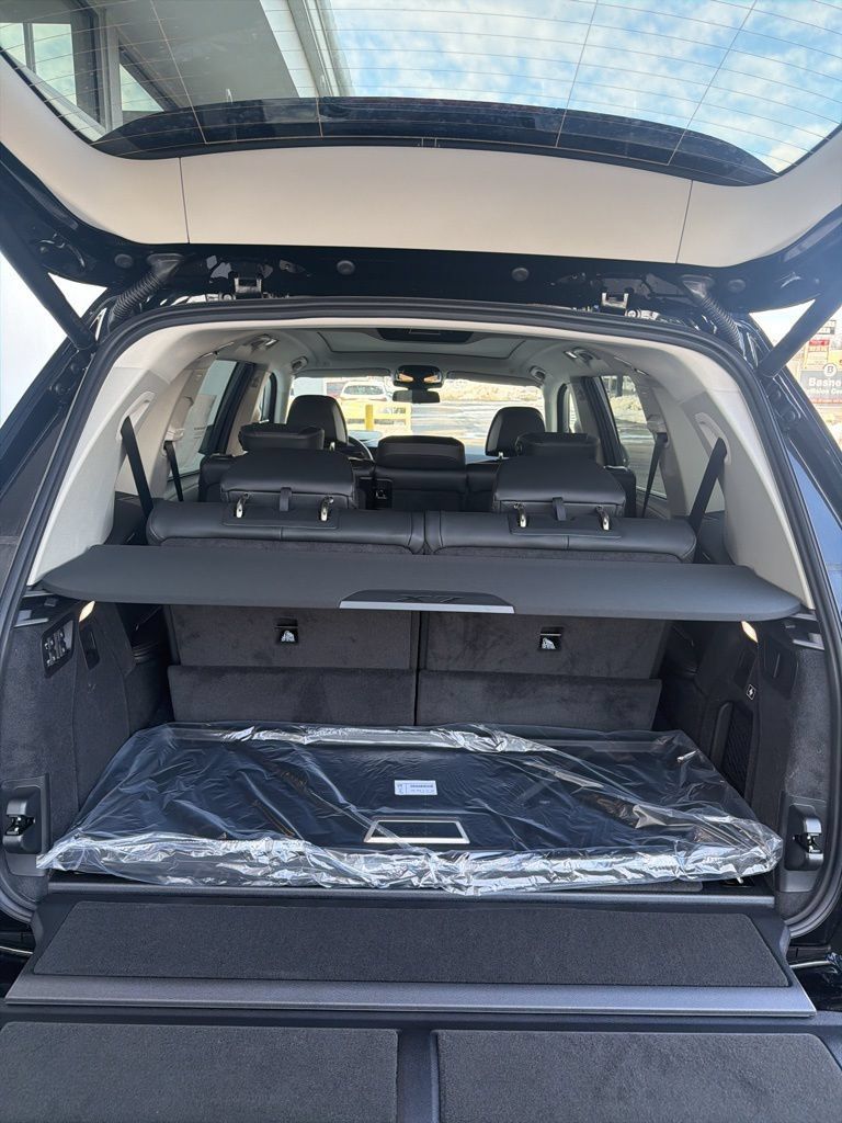 New 2026 BMW X7 xDrive40i w/ Premium Package AWD/4WD image 13