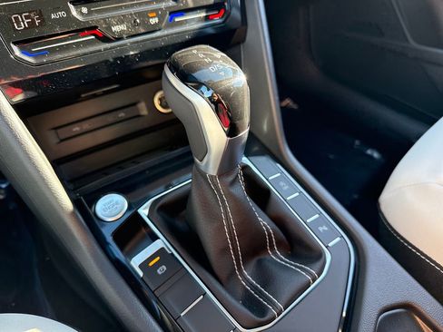 New 2025 Volkswagen Taos SE image 11