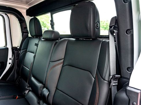 New 2025 Jeep Gladiator Rubicon w/ Convenience Group image 17