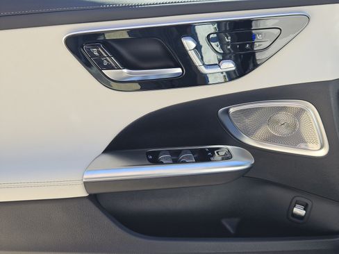 Used 2025 Mercedes-Benz C 300 Sedan image 19