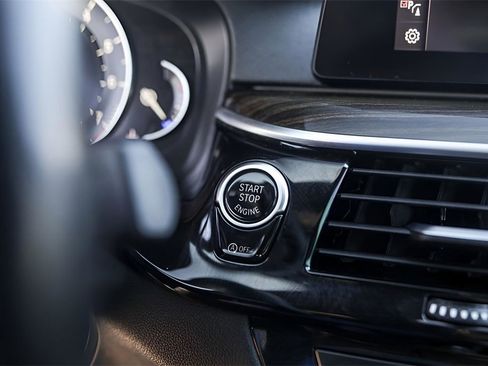 Used 2019 BMW 530i w/ Convenience Package image 18