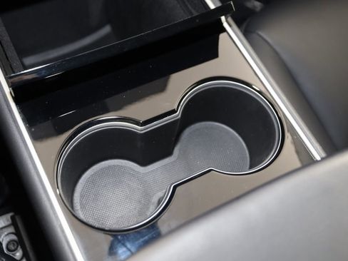 Used 2020 Tesla Model Y Long Range image 28