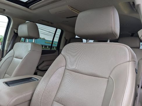Used 2019 GMC Yukon XL SLT w/ Open Road Package AWD/4WD image 15