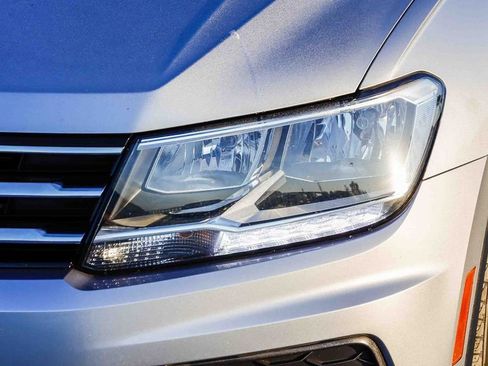 Used 2020 Volkswagen Tiguan SE w/ Panoramic Sunroof Package AWD/4WD image 5