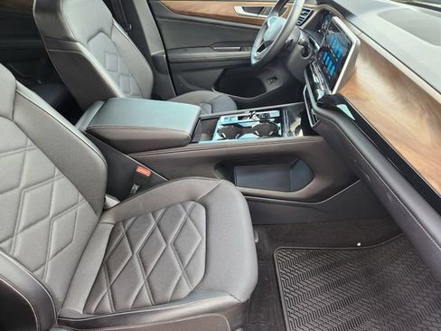 Used 2024 Volkswagen Atlas SE FWD image 20