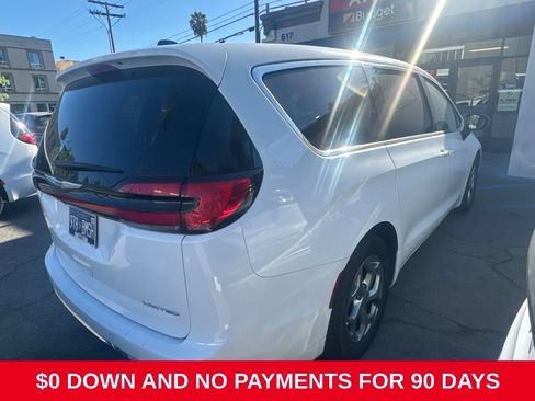 Used 2024 Chrysler Pacifica Limited FWD image 9