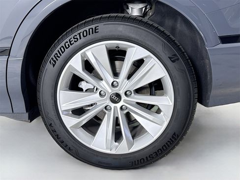 Certified 2025 Audi Q6 e-tron Premium w/ Convenience Package image 31