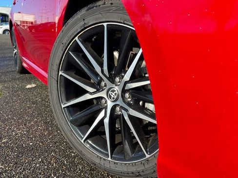 Used 2024 Toyota Camry SE image 3