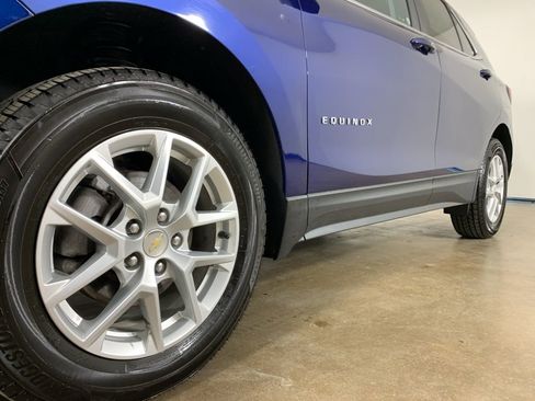 Used 2023 Chevrolet Equinox LT w/ Driver Convenience Package image 2