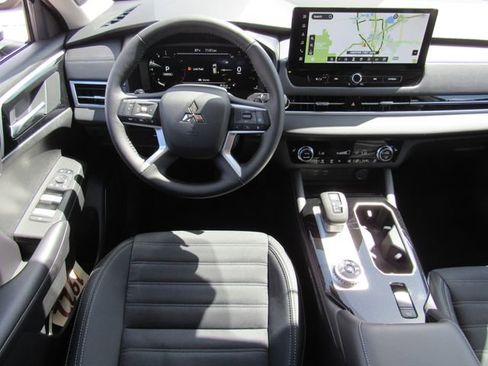 New 2026 Mitsubishi Outlander SE FWD image 18